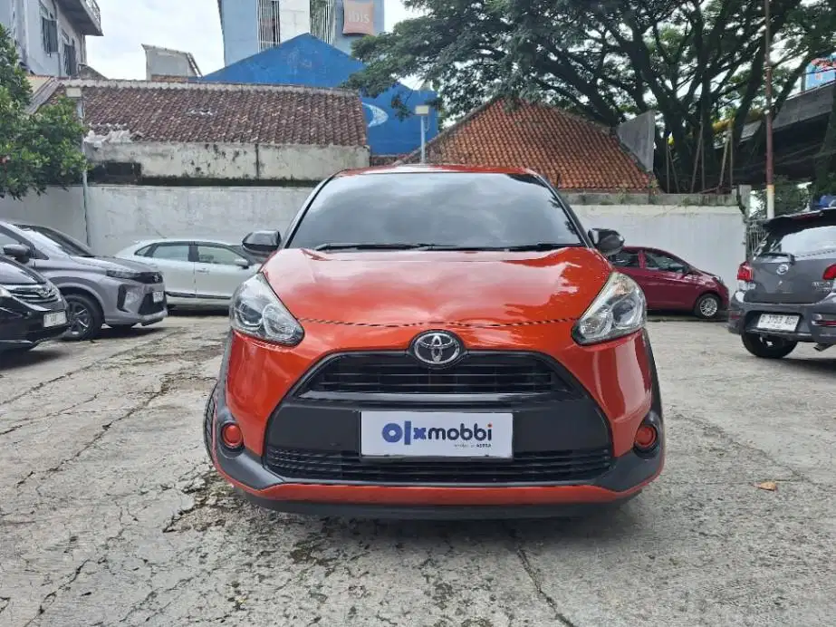 DP MURAH Toyota Sienta 1.5 E Bensin-MT 2016 Orange CSOPB