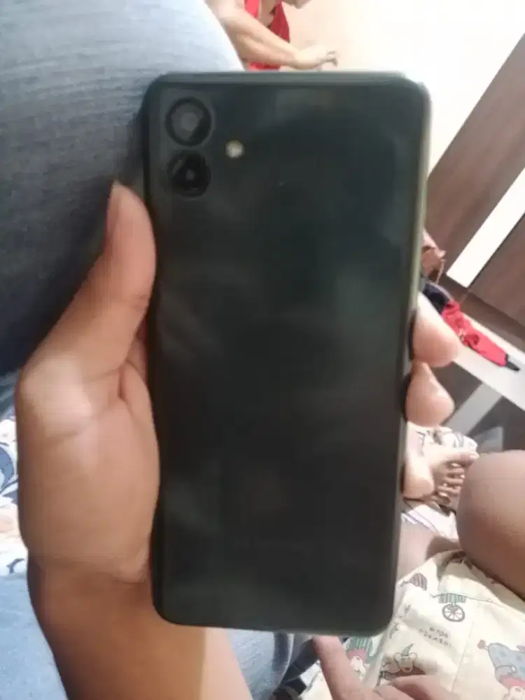 Samsung galaxy a04 biru navi