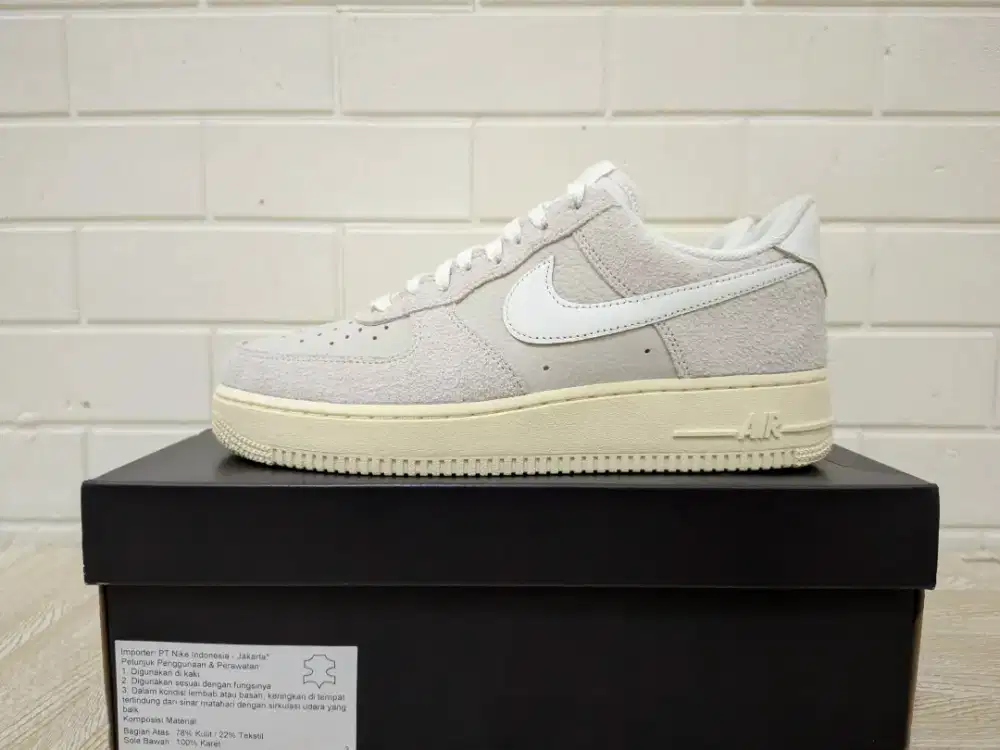 Sepatu Nike Air Force 1 '07 LX HF2897-001 size 43 BNIB Original AF1