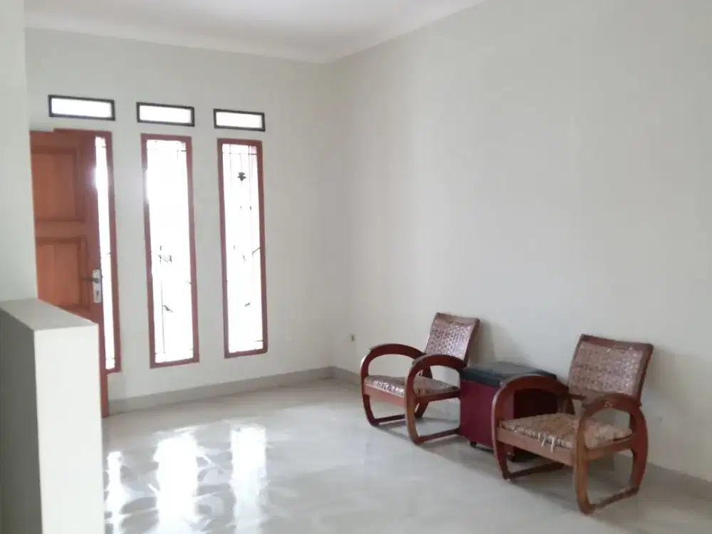 Rumah 2 Lantai di Komplek Taman Bumi Prima dekat Setraduta Sarijadi Gunungbatu Pasteur