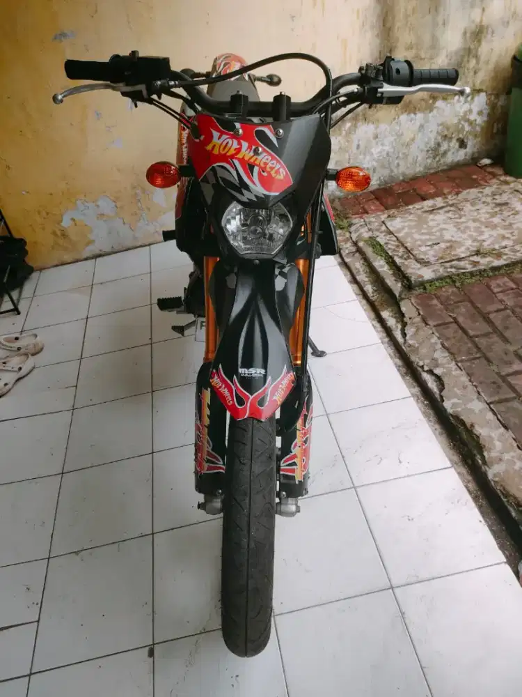 Di rual Kawasaki D-TRACKER