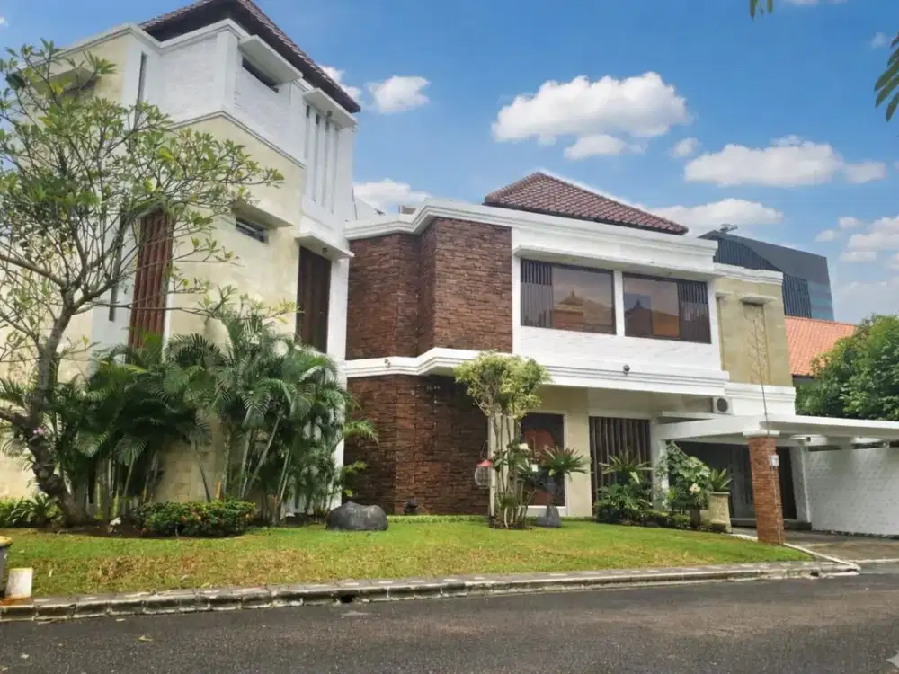 Dijual rumah mewah strategis semi furnished ada swimming pool dekat British School di Bintaro Tangsel LR-17794