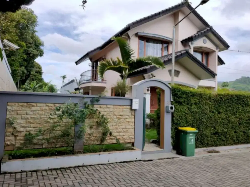 Rumah Villa Di Lembang Bandung Lokasi Di Kelilingi Berbagai Tempat Wisata Full Furnished