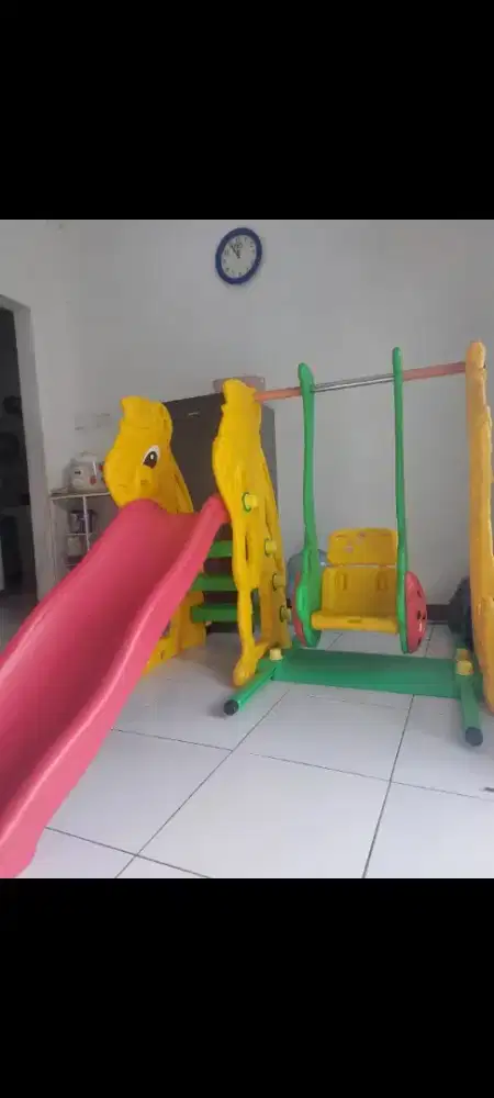 Perosotan dan ayunan anak