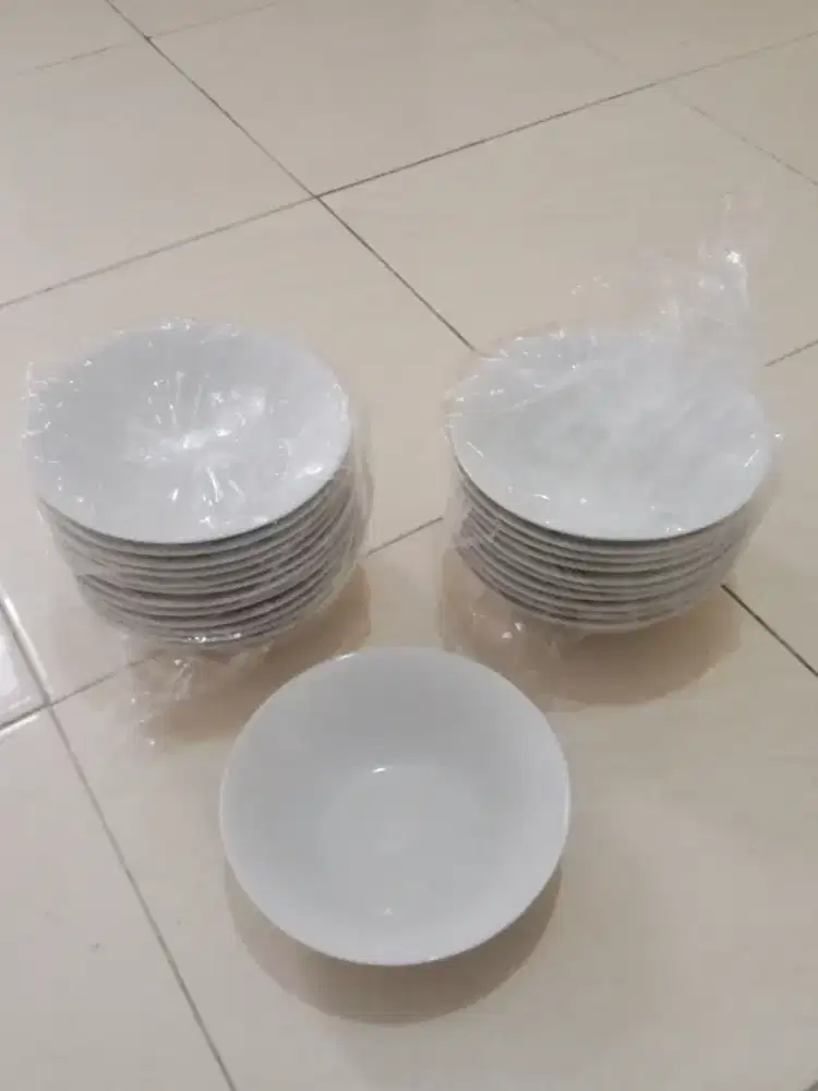 Mangkuk keramik bekas kathering