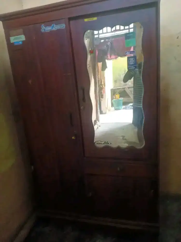 Lemari Jati 2 unit Meja 1