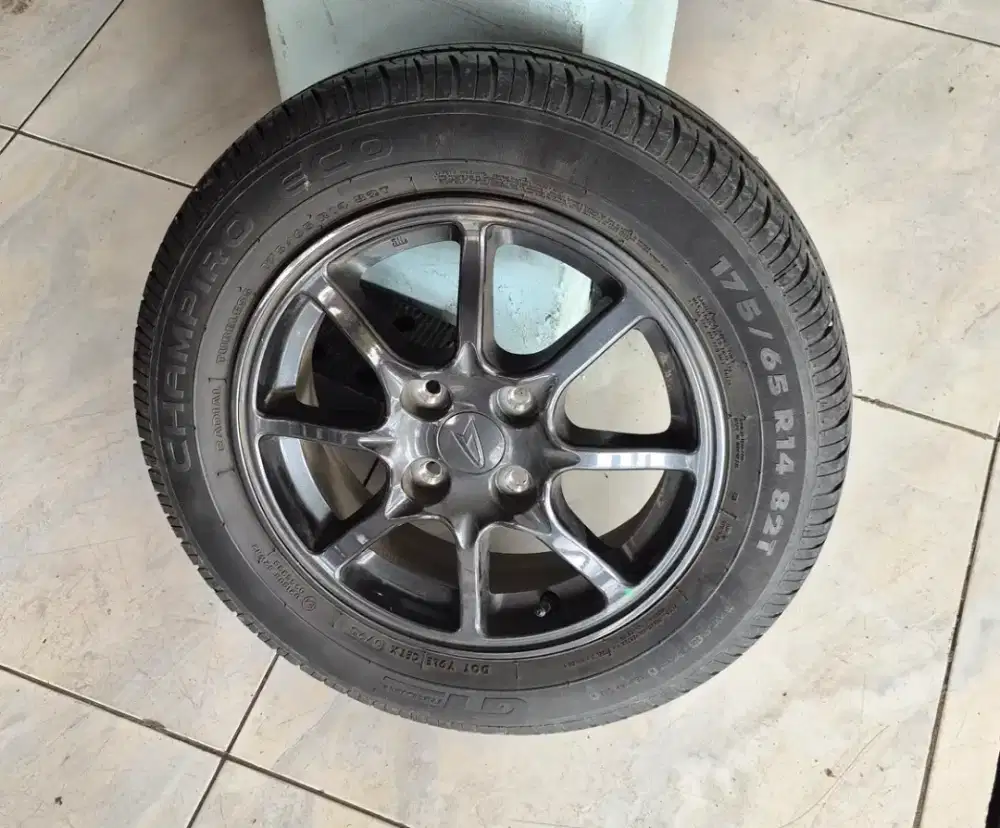 4 Ban + 4  Velg Mobil New Ayla 2025 copotan Original