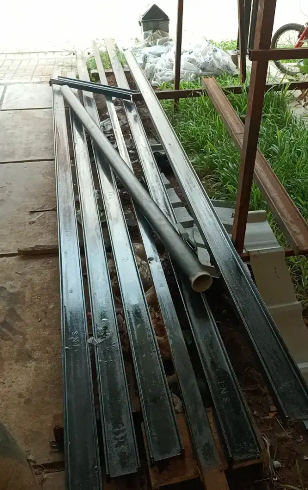 Besi INP 100 x 50 x 6M – Tidak Terpakai, Sudah Dibersihkan, Siap Pakai