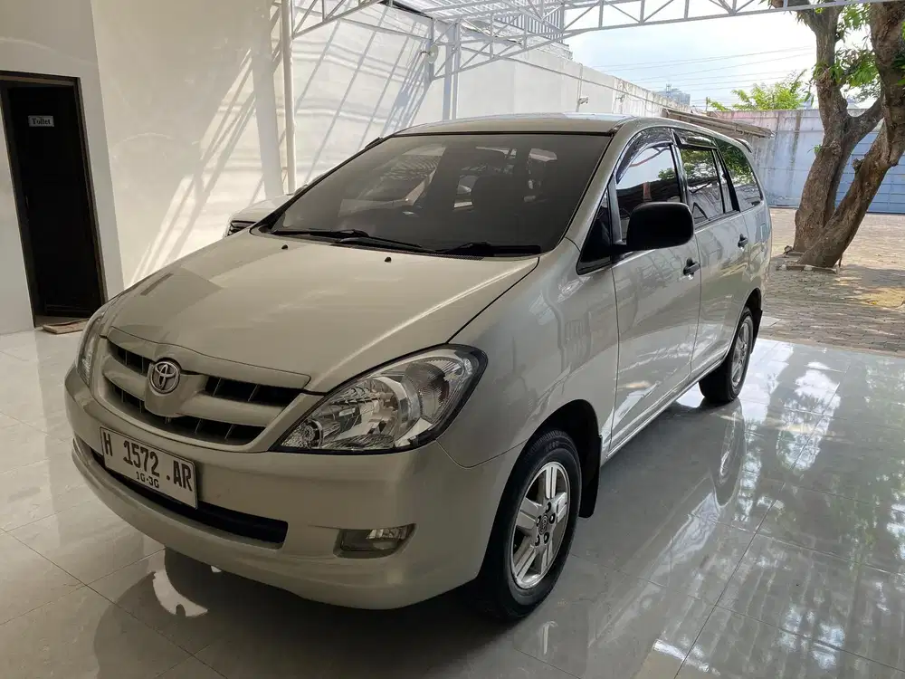 Toyota Kijang Innova 2004 Bensin