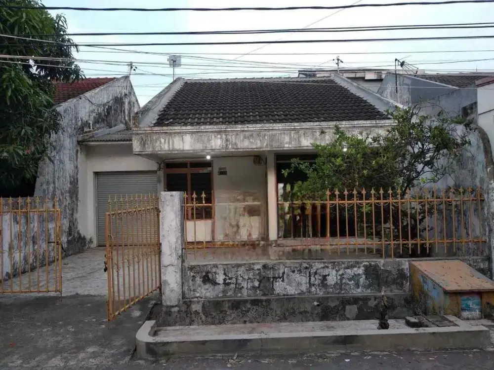 7 juta-an/ meter Rumah hitung tanah kutisari indah