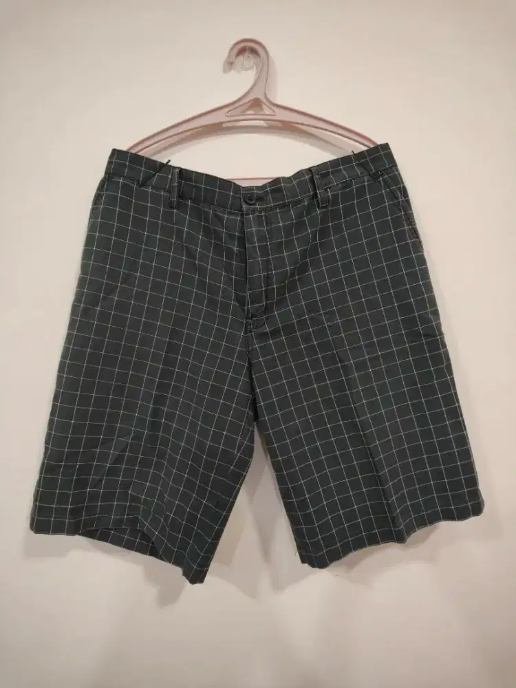 Celana pendek pria katun