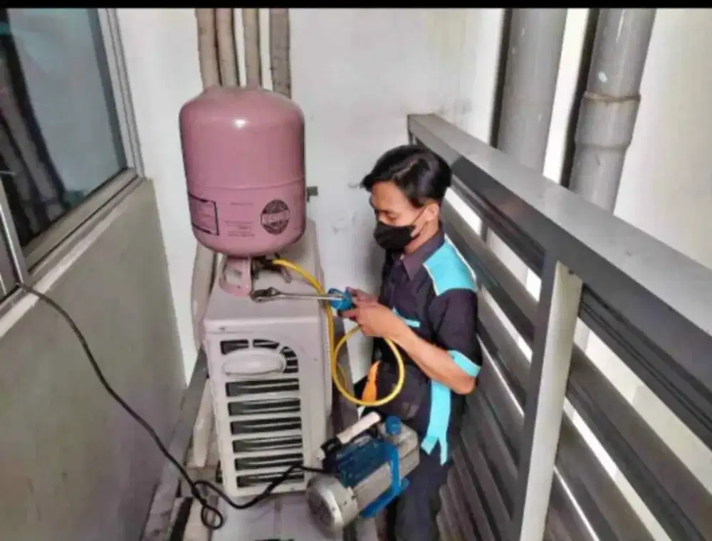 Terima service AC, cuci AC, isi freon AC, bongkar pasang AC
