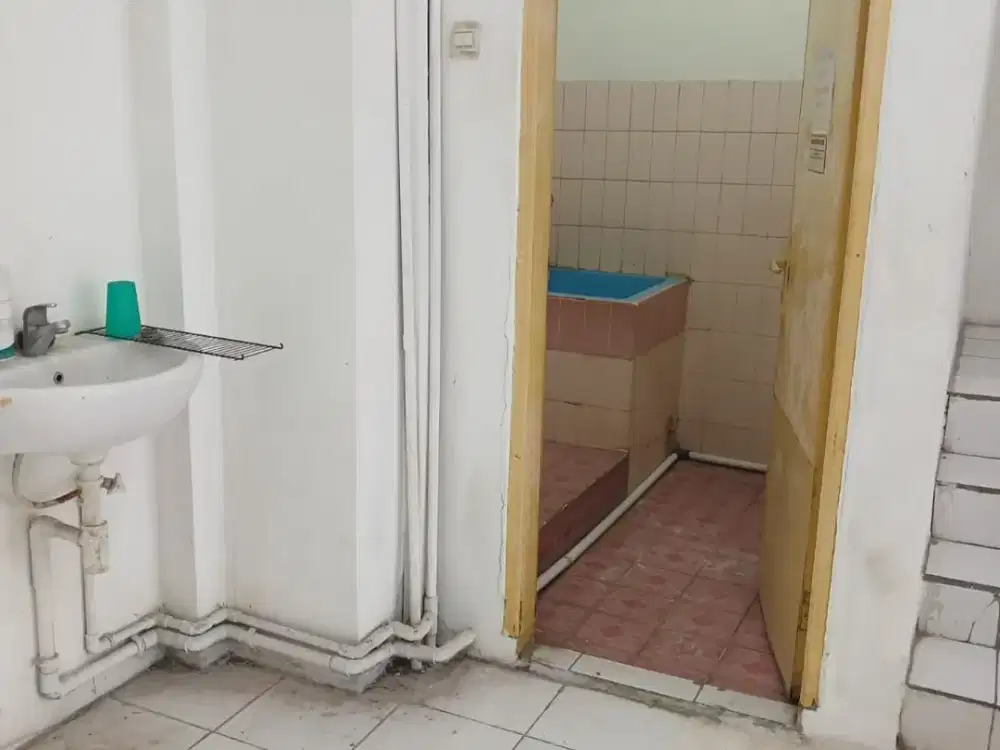 DISEWAKAN RUKO 4 LANTAI DI MAINROAD JALAN AHMAD YANI BANDUNG