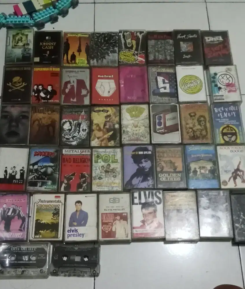 Dijual kaset pita total ada 40 an