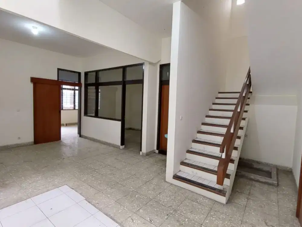 DISEWAKAN RUKO 3 LANTAI  UNTUK USAHA DI PANJUNAN SAYAP KOPO BANDUNG