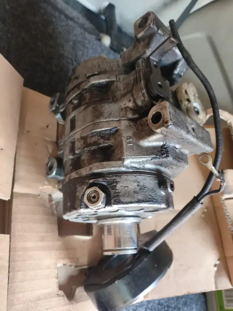 Kompresor dan Kondensor AC Mobil Bekas