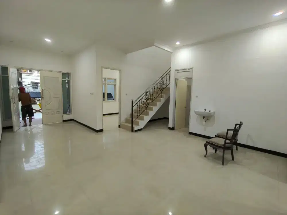 Dijual Segera Rumah 2 lantai Siap Huni Sutorejo, Surabaya