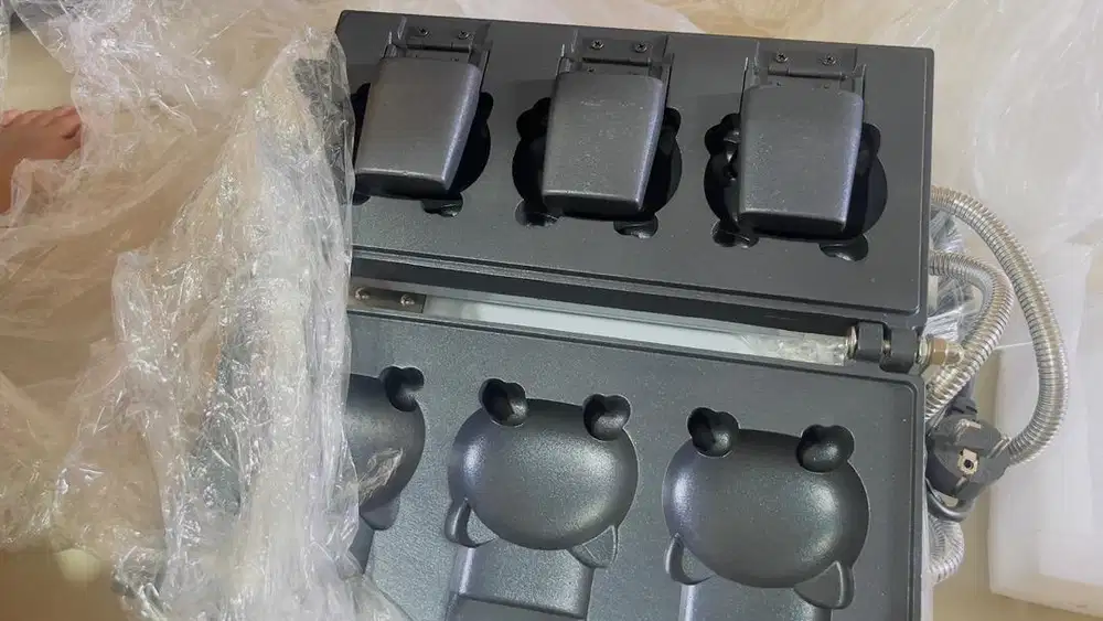 cetakan wafle hello kity