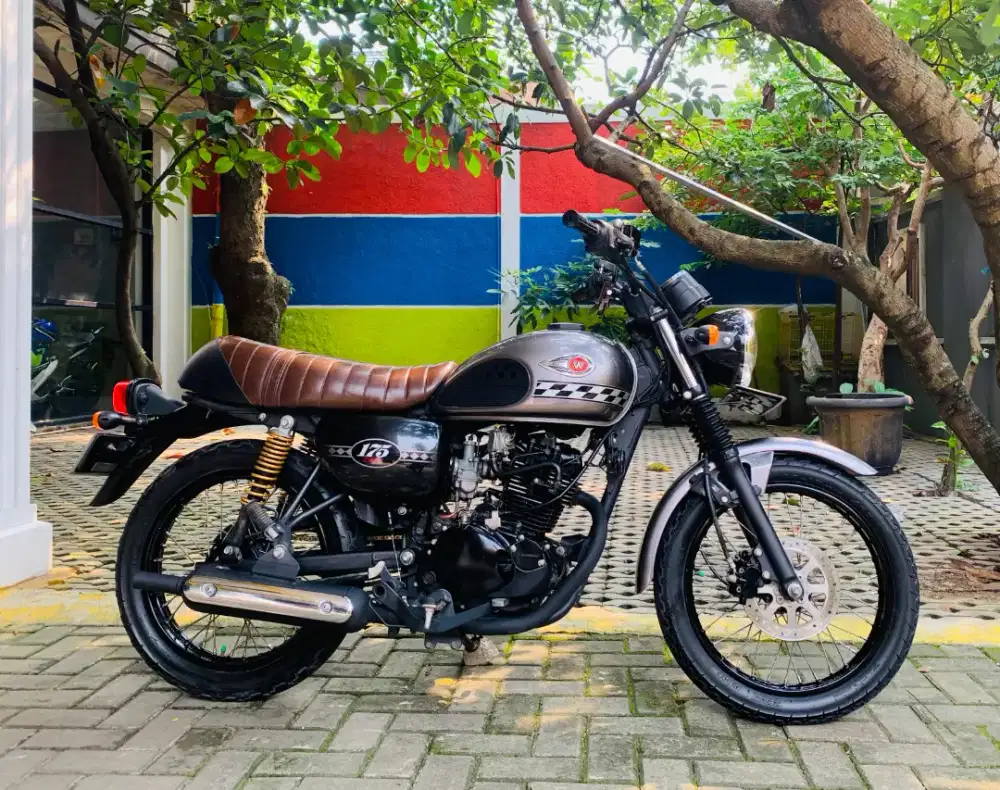 Kawasaki w175 cafe