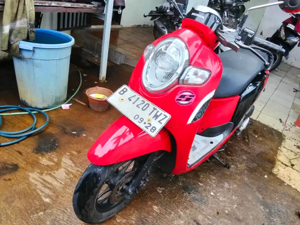 HONDA SCOOPY CBS ISS 2018 MESIN OK