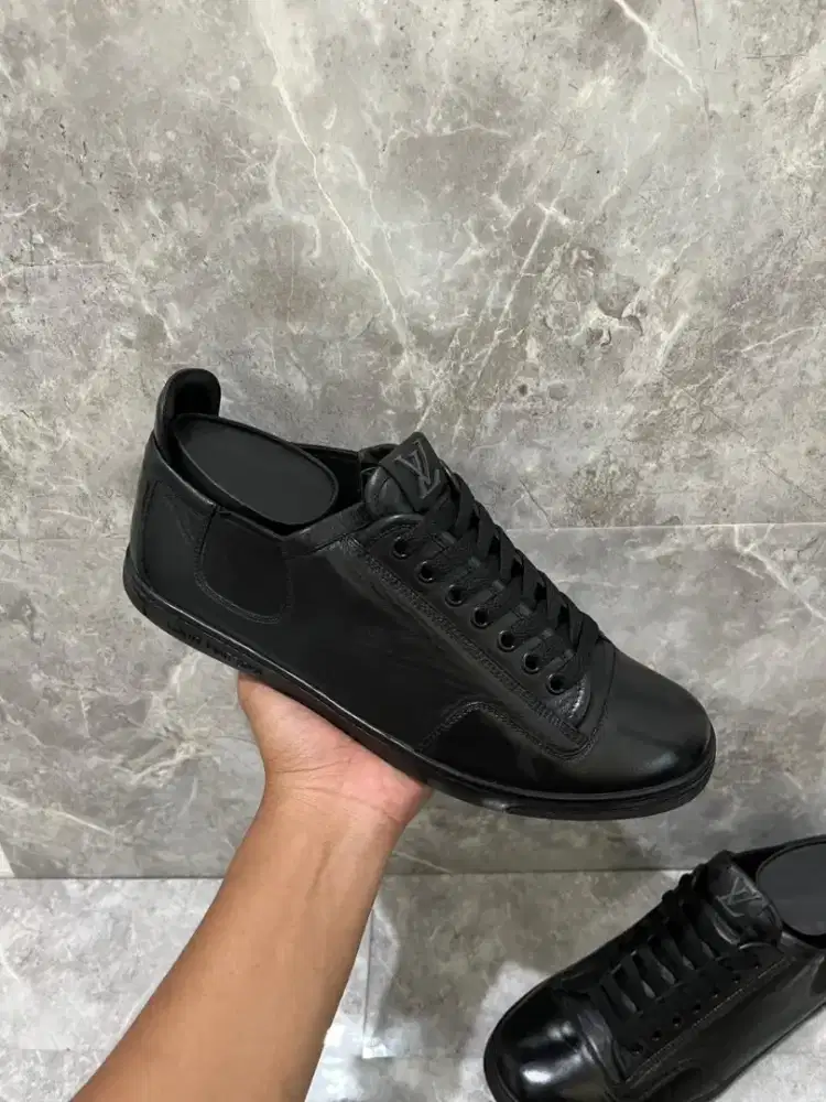 Sepatu Louis Vuitton Original sneakers casual lv bekas not gucci prada