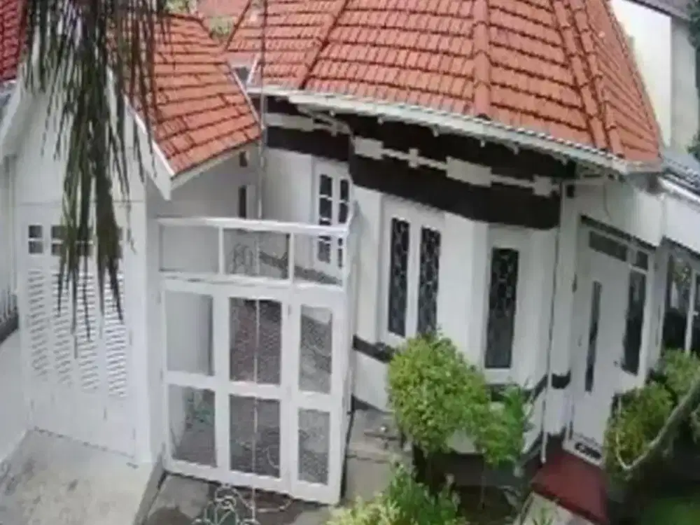 Dijual Rumah Bangunan Belanda dekat Dr Wahidin Kartini WR Supratman Raya Darmo