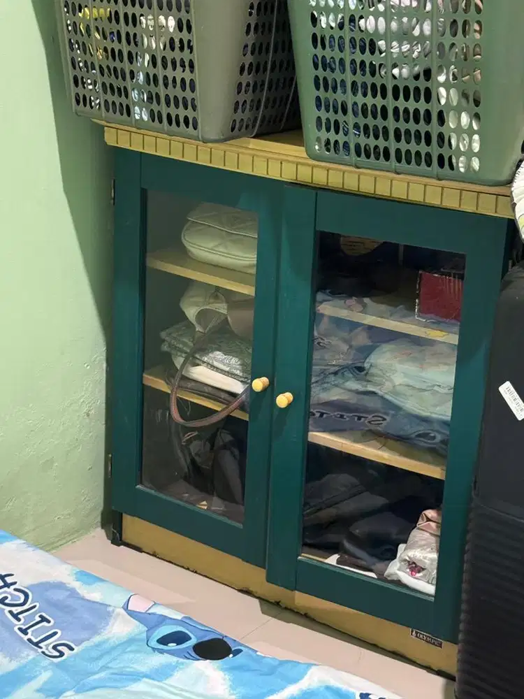 Lemari kaca multifungsi