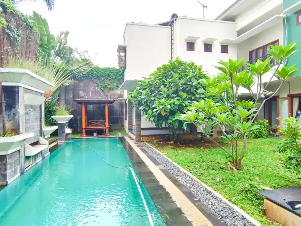 Dijual rumah mewah strategis ada swimming pool dekat akses KRL di Menteng Jakpus LR-7398