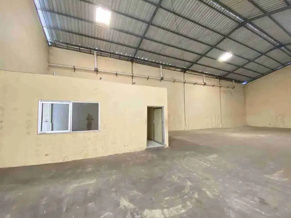 di jual gudang kecil halaman luas kupang NTT