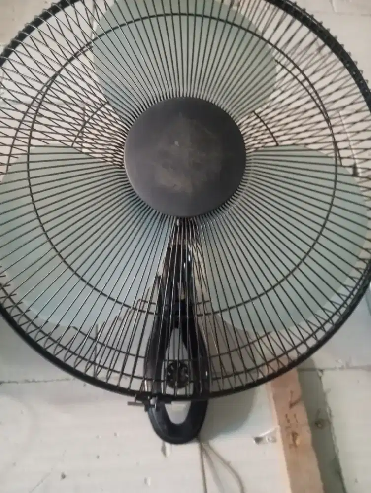 Kipas angin tembok 16 cosmos