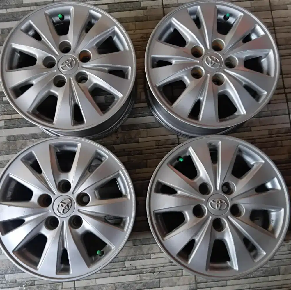 Dijual cepat velg innova r15 masih bisa nego