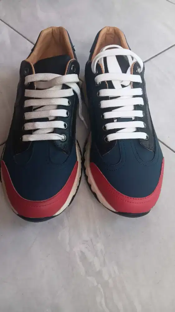 Jual sepatu sneakers