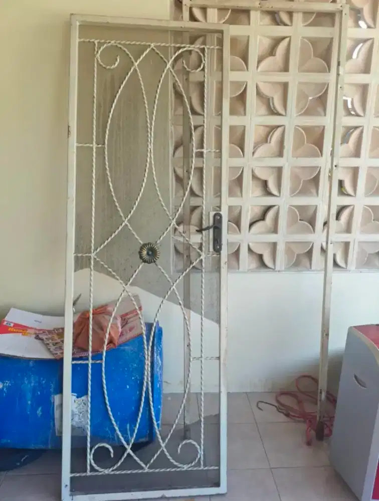 Jual cepat pintu kasa besi UK 207x 70