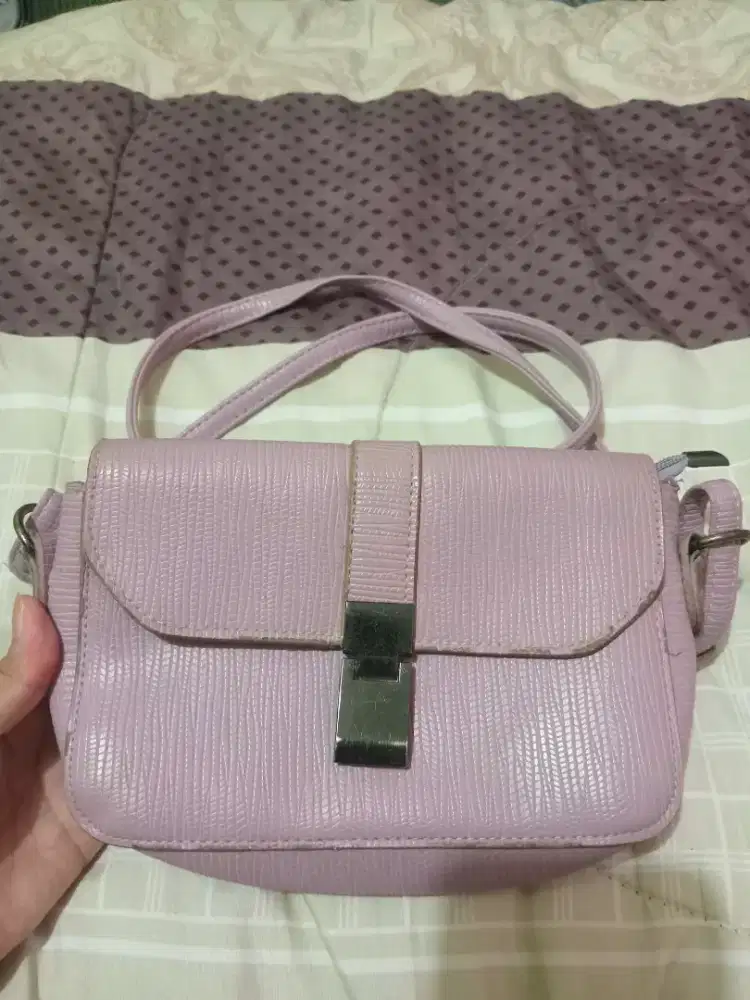 Tas selempang ungu