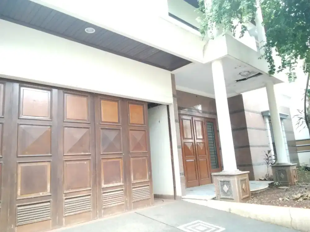 Dijual  Rumah Luxurious Asri di Jl Kemang Timur - Jakarta Selatan