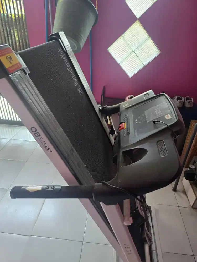 Treadmill baru dipakai 2 kali