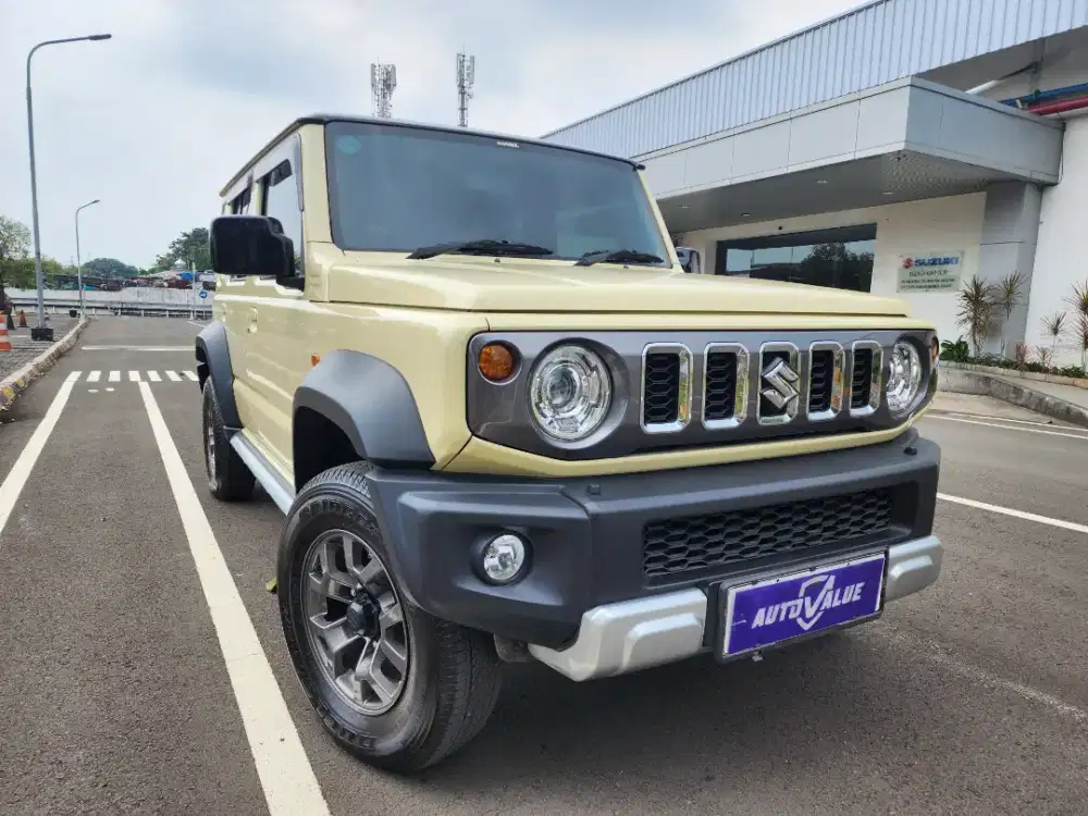Suzuki Jimny Two Tone MT 20234x4 Ivory kondisi Istimewa