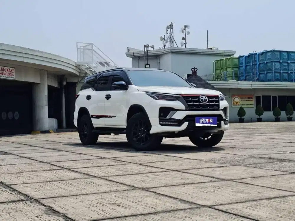 Toyota Fortuner 2.4 4x2 VRZ TRD Diesel AT 2021 Putih KM 74RB