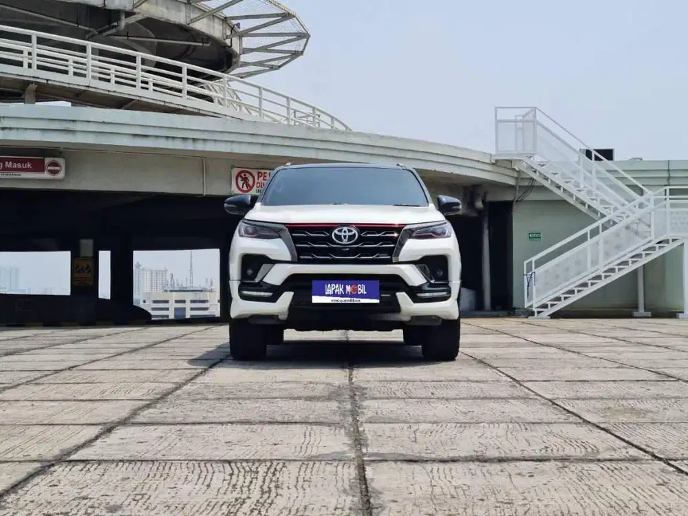 Toyota Fortuner 2.4 4x2 VRZ TRD Diesel AT 2021 Putih KM 74RB