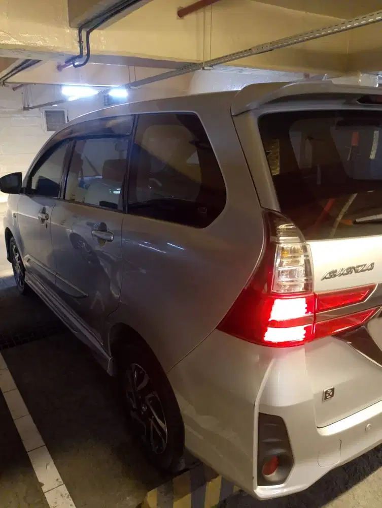 TOYOTA VELOZ TAHUN 2021 SILVER AT