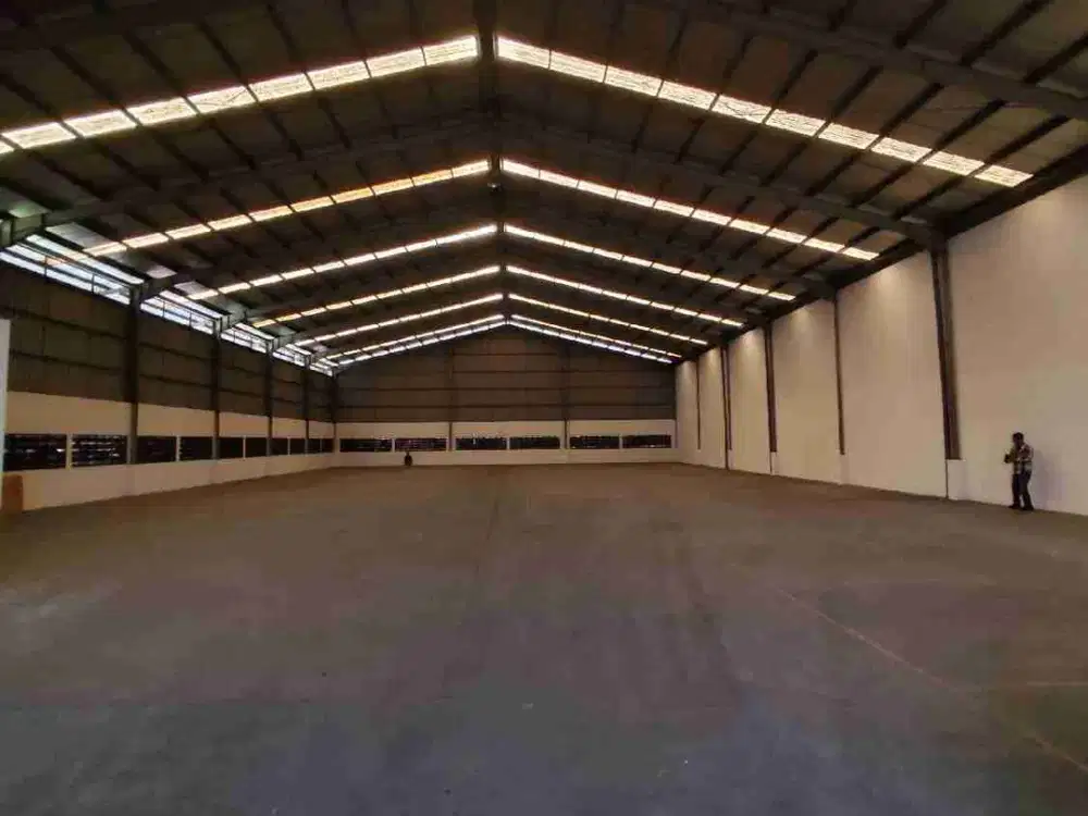 Disewakan Gudang Besar Rapi & Siap Pakai – Lokasi Strategis Pinggir Jalan Raya