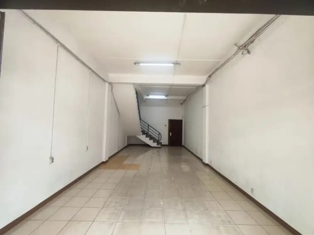 Ruko Pulogadung Trade Center 4.5x13.5m (61m) 3,5 lantai, lokasi bagus, di bawah harga pasaran