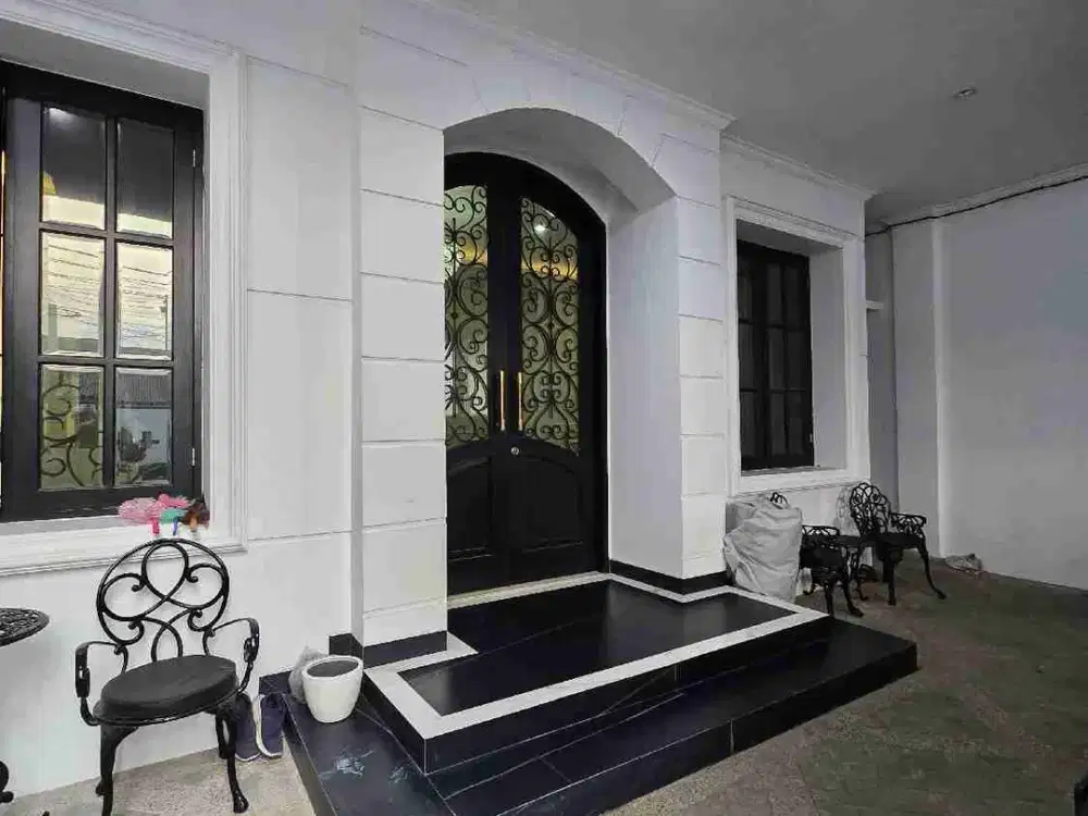 Dijual Rumah Mewah Dengan Kolam Renang Di Duren Sawit Jakarta Timur