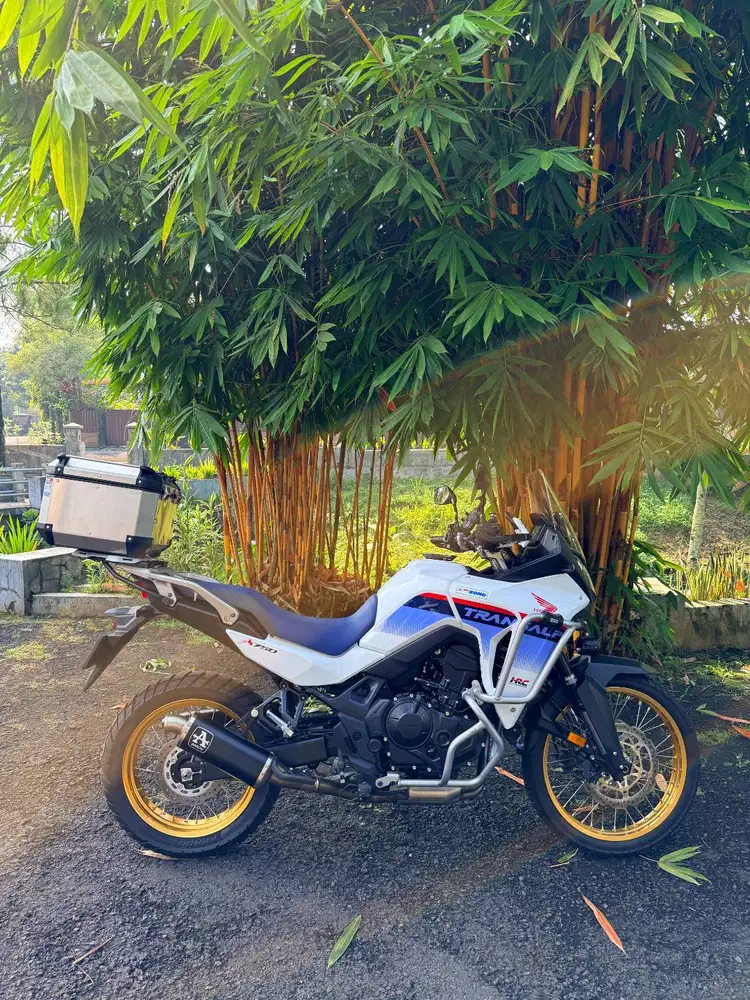 Honda Trasalp XL 750  tahun 2023  km = 2,300an