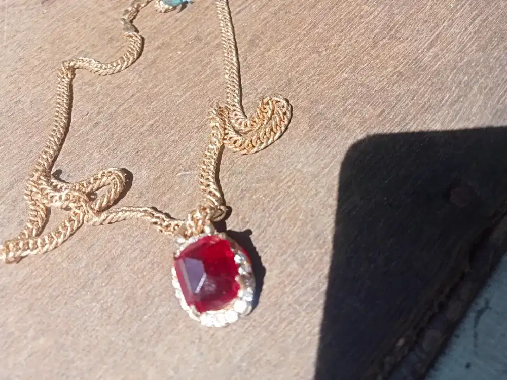DIJUAL SEGERA KALUNG DENGAN BATU CINCIN NYA WARNA MERAH