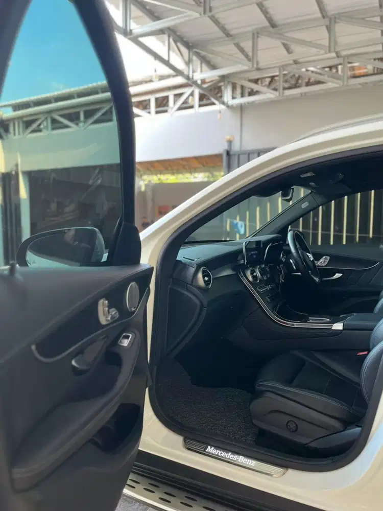 Mercedes-Benz GLC200 2020 Bensin