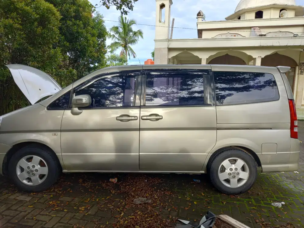 Nissan Serena 2005 Bensin