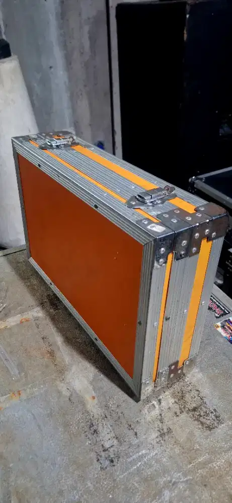 Box sound system dan pedal board