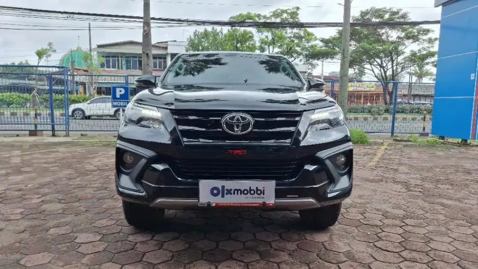 DP MURAH Toyota Fortuner 2.4 4x2 VRZ TRD Solar-AT 2018  CEBEB