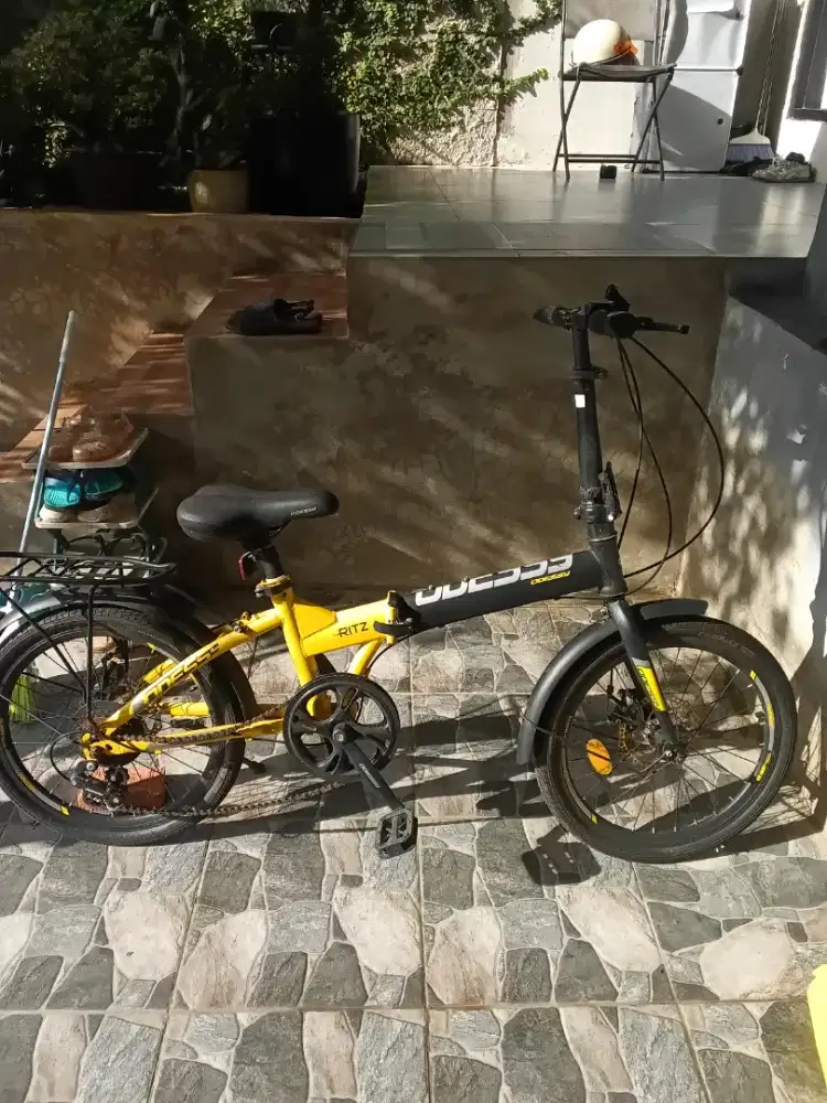 Sepeda lipat dewasa dan anak remaja